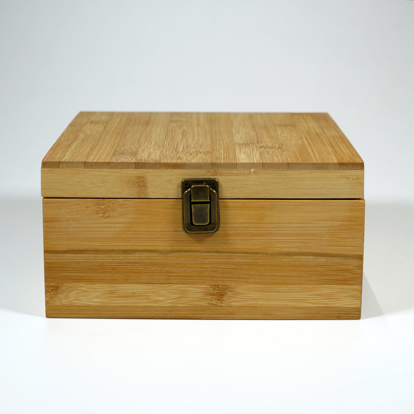 Pareja de copas de vino con caja de bambú